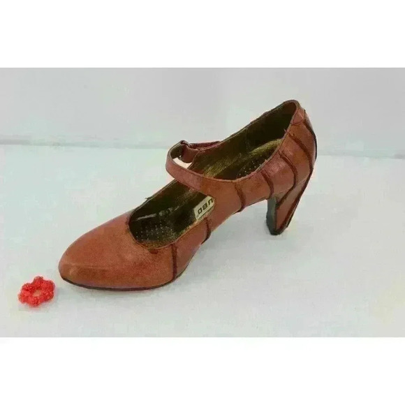 TSUBO Maryjane Women's 3.5" High Heel Pump - Picture 4 of 12